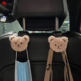 Niedlicher Haken für die Rückenlehne des Autositzes mit Plüschbär und dekorativem Anhänger