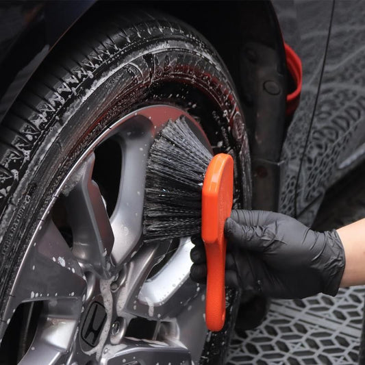 Cepillo de limpieza de ruedas sin esfuerzo con cerdas suaves y mango ergonómico