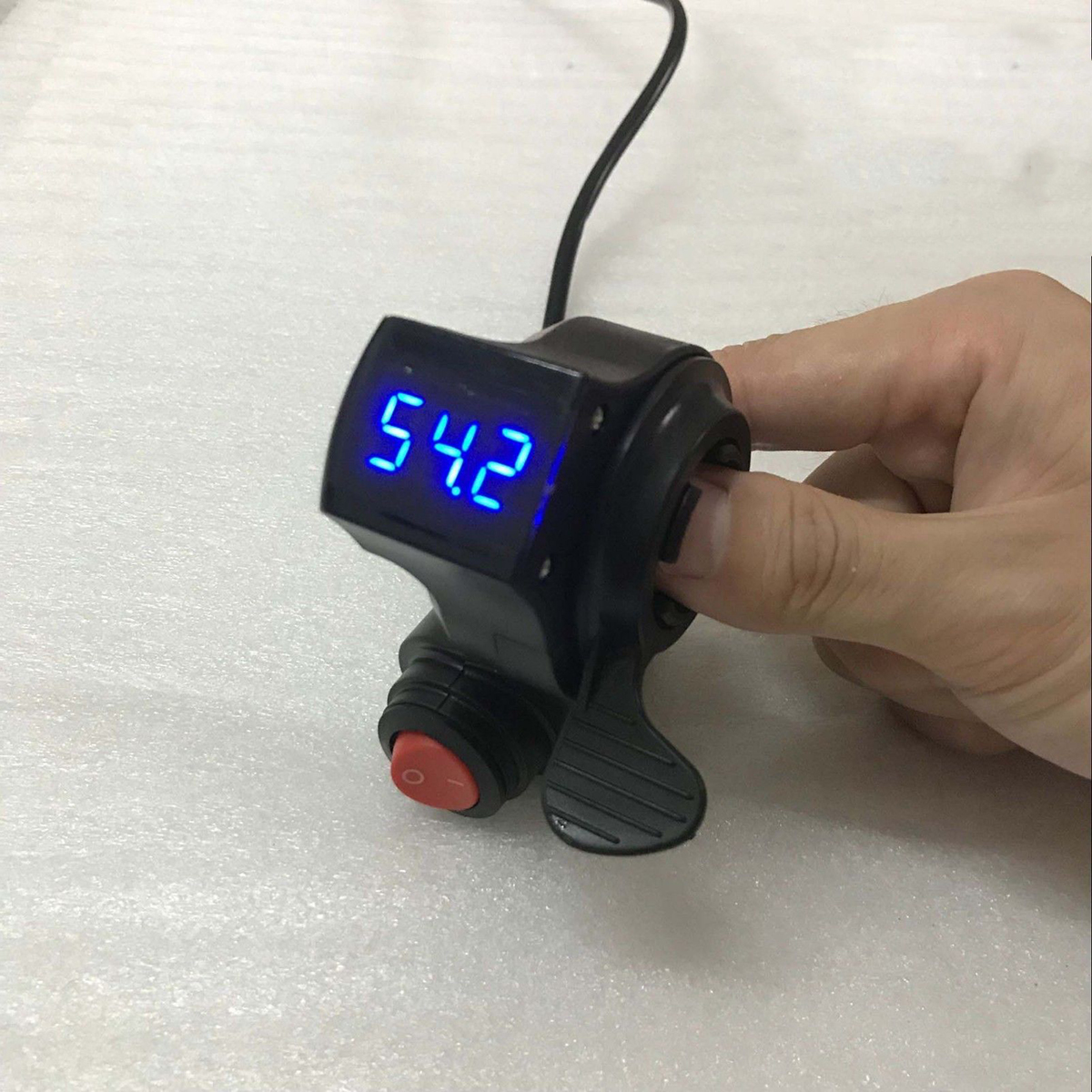36V/48V/60V/72V Thumb Throttle with LCD Digital Battery Voltage Display for Ebike Scooter